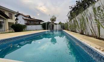 Imagem: Casa à venda com 4 quartos e piscina no