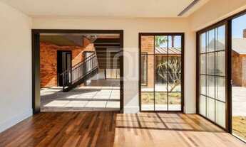 Imagem 5: Casa de 7.500m² com Arquitetura Exclusiva e Ambiente Natural à Venda na Fazenda Boa Vista