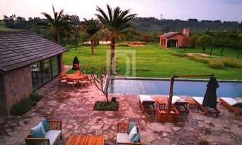 Imagem 4: Casa de 7.500m² com Arquitetura Exclusiva e Ambiente Natural à Venda na Fazenda Boa Vista