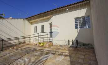 Imagem 2: Casa à venda em Sorocaba-SP, no Wanel Ville: 3 quartos, 2 salas, 1 banheiro, 2 vagas de ga