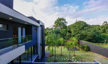 Imagem: Luxuosa casa em condomínio à venda em