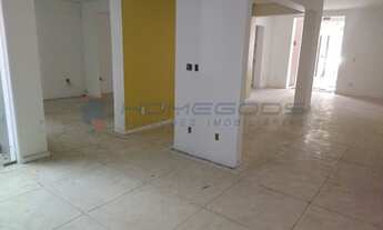 Imagem 2: LINDA E AMPLA SALÃO COMERCIAL PARA LOCAÇÃO NO CORAÇÃO DO CAMBUÍ, CASA DE 454m² DE TERRENO