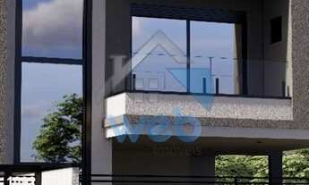 Imagem 4: Sobrado de alto padrão em condomínio à venda no Bairro Hauer, com três quartos, sala, cozi