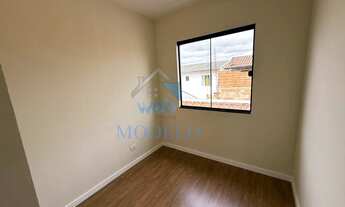 Imagem 7: Sobrados em fase inicial de construção, com três quartos, sala, cozinha e banheiro, com po