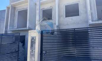 Imagem 1: Excelentes sobrados em condomínio fechado à venda no Bairro CIC, com três quartos, suite