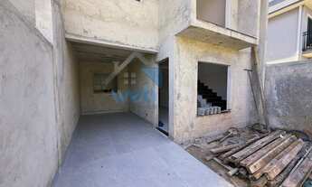 Imagem 2: Excelentes sobrados em condomínio fechado à venda no Bairro CIC, com três quartos, suite