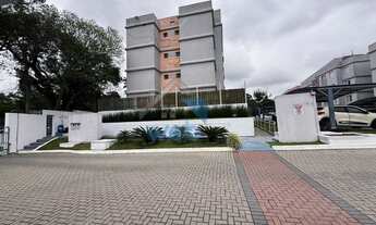 Imagem 2: Apartamento com dois quartos, sala ampla, laminados