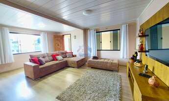 Imagem 7: Linda casa à venda no bairro do Pinheirinho, com terreno medindo 540 m², próximo a rua Nic