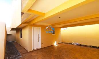 Imagem: Sobrado à venda no Bairro Cajuru, com 03