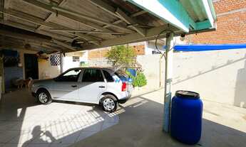 Imagem 4: Sobrado à venda no bairro Uberaba, com 02 quartos, 3 vagas de garagem e amplo terreno na f