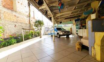 Imagem 6: Sobrado à venda no bairro Uberaba, com 02 quartos, 3 vagas de garagem e amplo terreno na f