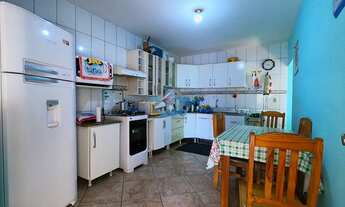 Imagem 7: Sobrado à venda no bairro Uberaba, com 02 quartos, 3 vagas de garagem e amplo terreno na f