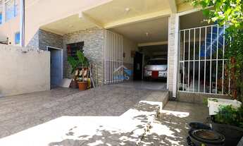 Imagem 4: Sobrado de esquina à venda no bairro Cajuru, com 03 quartos, contendo uma sala comercial n