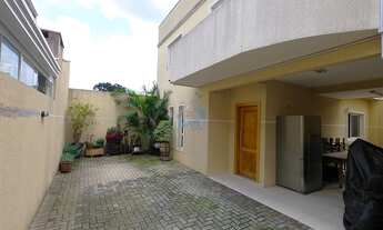 Imagem 2: Sobrado mobiliado, à venda no bairro Uberaba, com 03 quartos sendo uma suíte e 2 vagas de