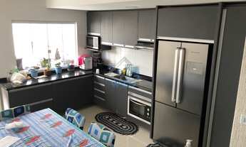 Imagem 3: Sobrado à venda no Bairro Sítio Cercado, em excelente localização, com amplo espaço intern