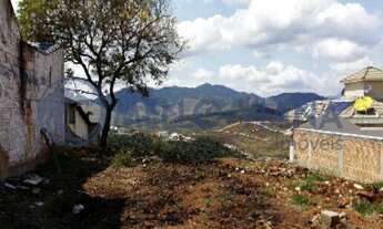 Imagem: Terreno em declive para venda no bairro