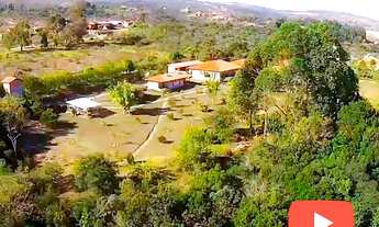 Imagem: Pousada com 7 chalés, mobília rústica