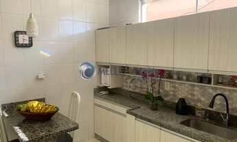 Imagem 3: Casa com 3 pavimentos, 3 quartos, 1 suíte, vaga para 2 carros na garagem coberta a 800 m d