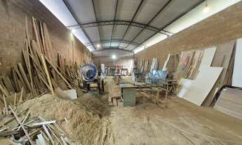 Imagem 2: Galpão as margens da rodovia