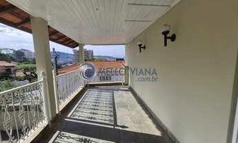 Imagem 3: Casa duplex com 190m², localizada no centro da cidade, com 3 quartos (sendo 1 suíte), vara