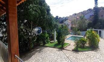 Imagem 4: Belíssima casa de padrão alto estilo de campo com piscina e 3 quartos próximo ao centro