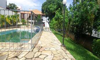 Imagem 2: Belíssima casa de padrão alto estilo de campo com piscina e 3 quartos próximo ao centro