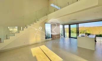 Imagem 2: Casa em Condomínio à Venda em Campinas-SP - 3 Quartos, 3 Suítes, 3 Salas, 5 Banheiros, 4 V