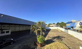 Imagem 3: Galpão Comercial de Alto Padrão em Higienópolis, Piracicaba-SP: 7 Salas, 5 Banheiros, 15 V