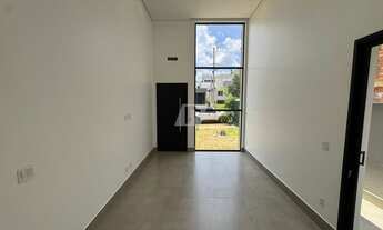 Imagem 3: Oportunidade de compra: Casa em condomínio de alto padrão com 3 quartos e 4 vagas de garag