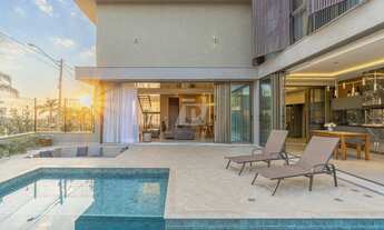 Imagem 6: Casa de luxo em condomínio: 3 quartos, 3 suítes, 3 salas, 5 banheiros, 4 vagas - 324,48 m²