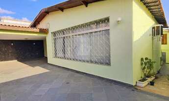 Imagem: Casa com 3 quartos, 2 vagas, à venda no