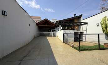 Imagem 2: Casa à venda em Piracicaba-SP, no bairro Jupiá. 2 quartos, 1 suíte, 3 banheiros, 4 vagas d