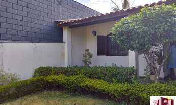 Imagem 6: Casa confortável, cozinha com armários planejados, edícula com dorm e wc