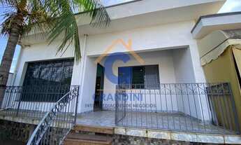 Imagem: 3 dormitórios, 1 banheiros, 3 vagas na