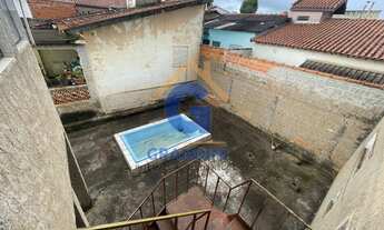 Imagem: 5 dormitórios, 2 banheiro, 1 vaga na garagem