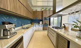 Imagem 7: Casa de luxo em condomínio: 5 quartos, 4 suítes, 3 salas, 6 banheiros, 4 vagas na garagem