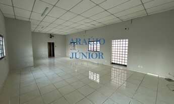 Imagem 2: Casa comercial para locação no Centro de Americana com 6 salas, 3 banheiros, 5 vagas de ga