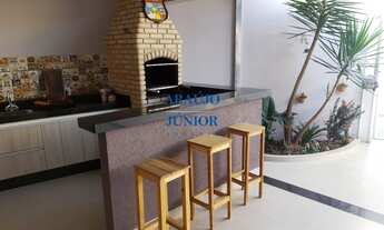 Imagem: Casa de terreno inteiro de esquina no Jd