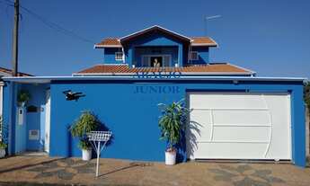 Imagem: Casa com Piscina para Venda!