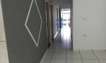 Imagem: Casa com 3 Quartos e 2 banheiros à Venda