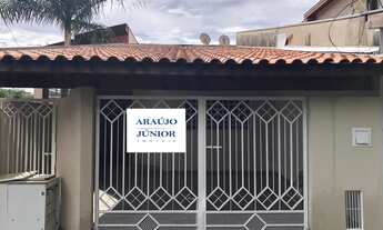 Imagem: Casa com 3 Quartos e 2 banheiros à Venda