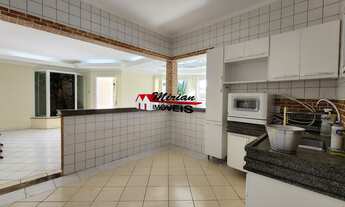 Imagem 5: Casa a venda em Peruibe, sala ampla com 3 dormitórios lareira Parque Turitisco