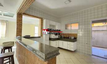 Imagem 6: Casa a venda em Peruibe, sala ampla com 3 dormitórios lareira Parque Turitisco