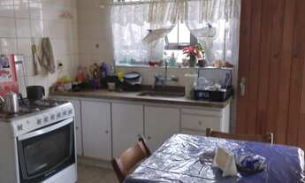Imagem 2: Casa com 3 dormitórios, sendo 1 suíte, sala, cozinha, copa, 2 lavanderias, quarto com banh