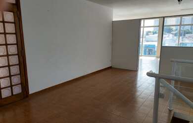 Imagem 2: Sala Comercial no bairro Vianelo em Jundiaí, PISO SUPERIOR, acesso por escada. Frente p/r