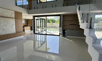 Imagem: Residência de luxo em condomínio com 3