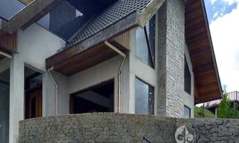 Imagem 3: CASA À VENDA NO CONDOMÍNIO FLORESTAL CLUBE, EM CAMPOS DO JORDÃO - A/C 460 m² em terreno de