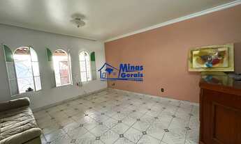 Imagem 2: Casa com Terreno de 300m², Suíte com Banheira e Churrasqueira!!