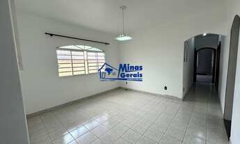 Imagem 4: Casa com Terreno de 300m², Suíte com Banheira e Churrasqueira!!