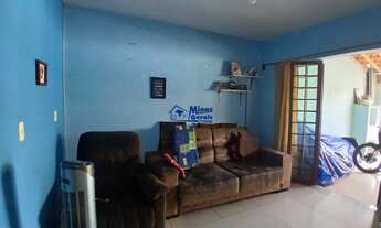 Imagem 2: Casa com Salão Comercial à Venda - Ótima Localização e 3 Vagas Cobertas